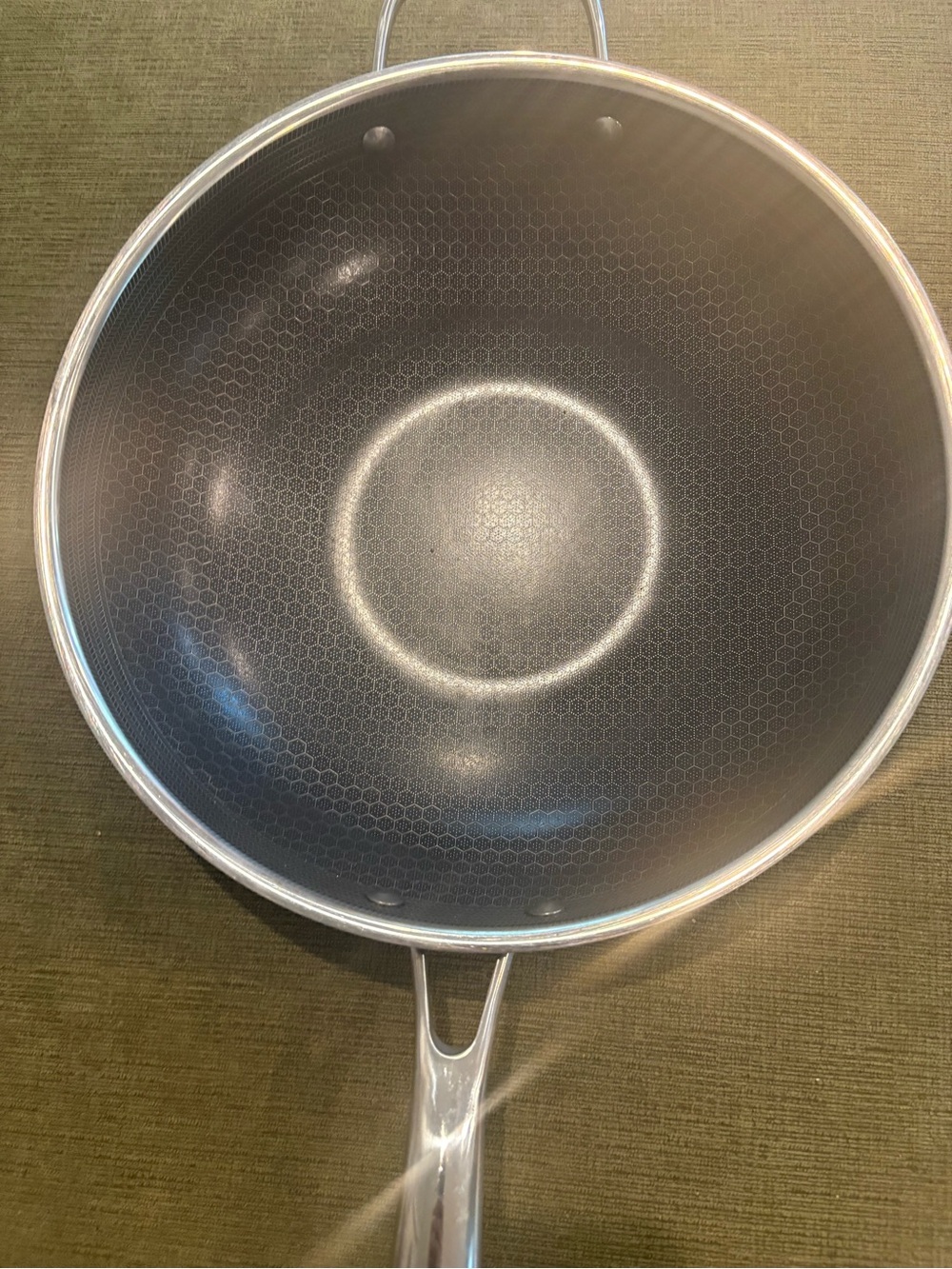 Hexclad 12” wok frying pan - Picture 3 of 5
